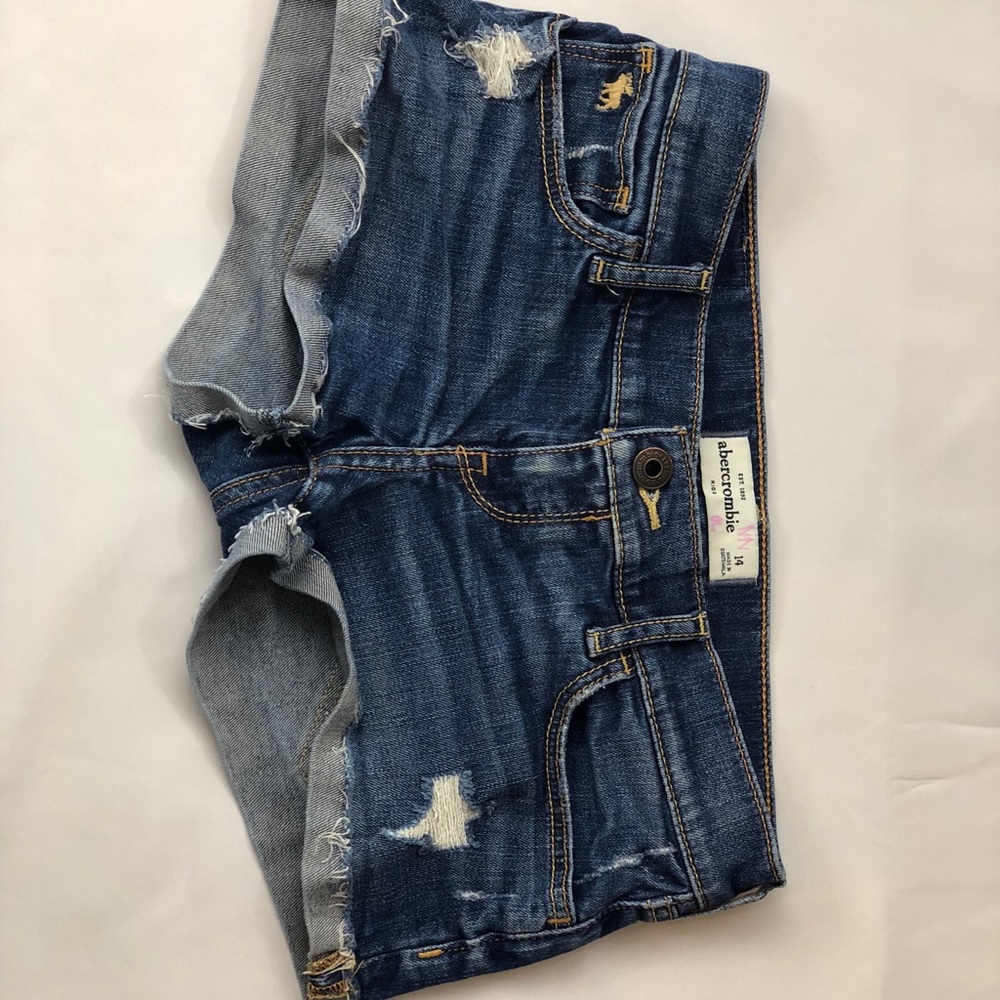 𝙰𝚋𝚎𝚛𝚌𝚛𝚘𝚖𝚋𝚒𝚎 𝚔𝚒𝚍𝚜 𝚜𝚑𝚘𝚛𝚝𝚜